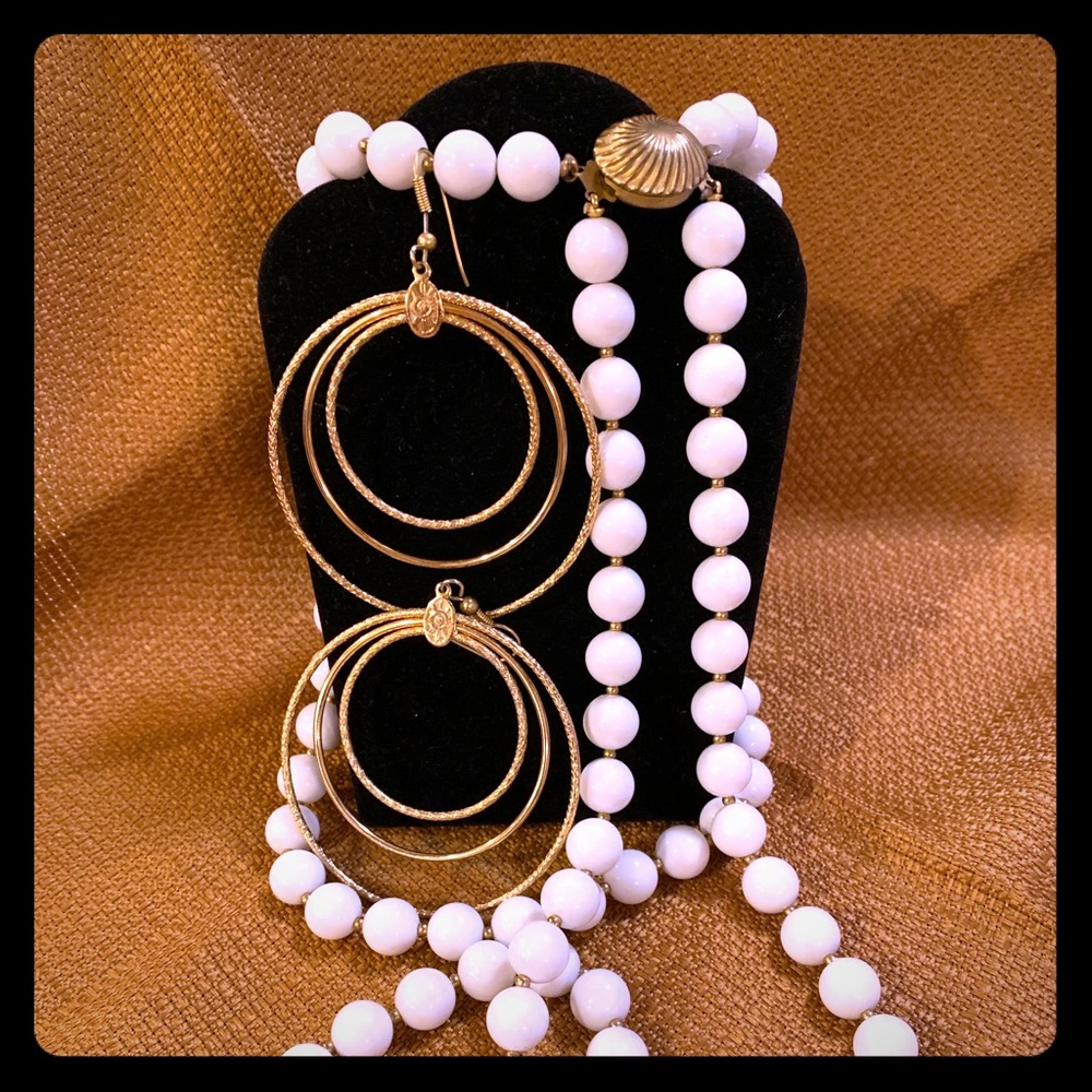 VINTAGE GOLD AND WHITE NECKLACE